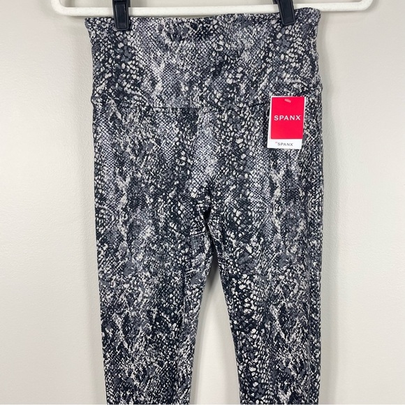 Spanx Leggings Womens Medium Faux Leather Snake Shine Grey Pants Athletic - Picture 5 of 8
